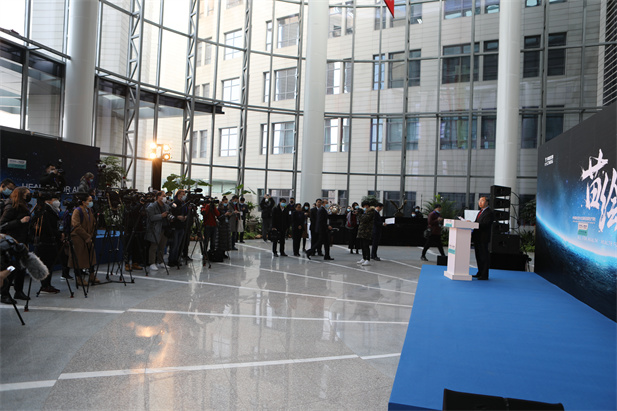 2021年2月26日，“中外媒體走進10 億級新冠疫苗生產基地”活動在國藥集團中國生物北京生物所舉行，20余家中外媒體受邀參加.jpg