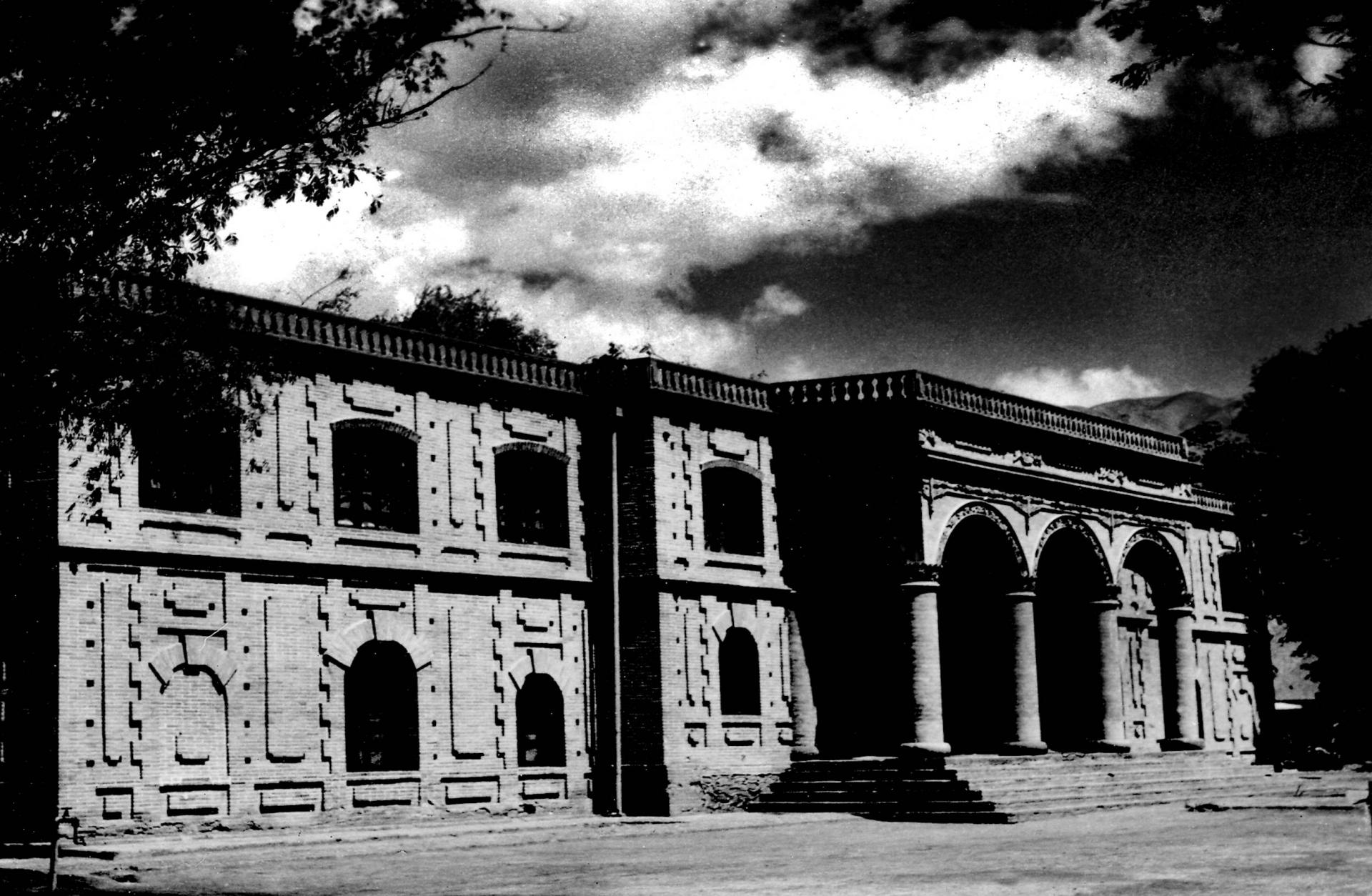 1934年，西北防疫處（蘭州生物制品研究所前身）在蘭州成立，以調查及防治西北各省獸疫與制造防治急需之獸用制品為主要任務